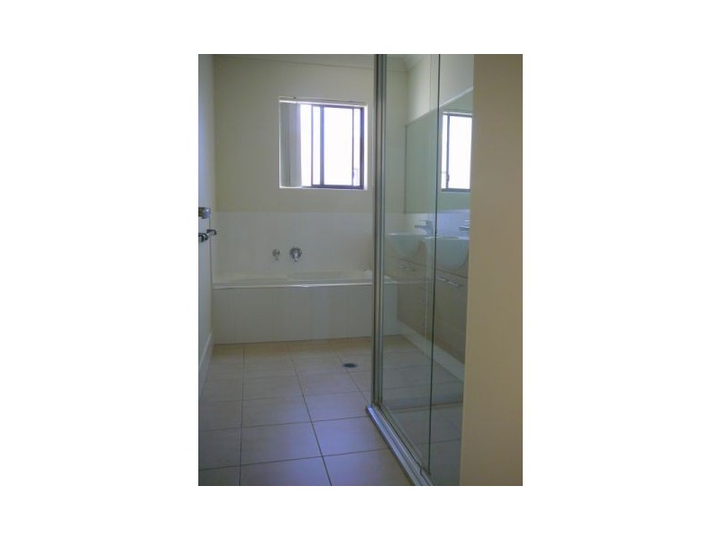 H3/2 Acacia Court, Robina QLD 4226