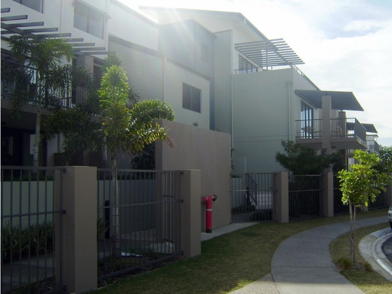 H3/2 Acacia Court, Robina QLD 4226
