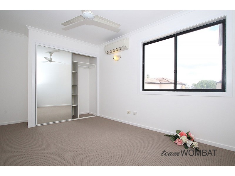 77 Depper Street, St Lucia QLD 4067