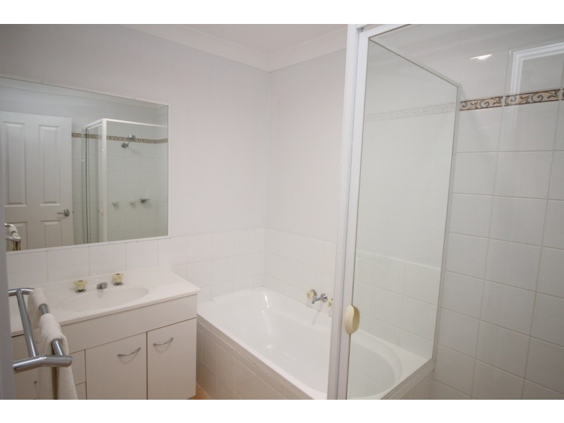 42/74 UNIVERSAL STREET, Pacific Pines QLD 4211