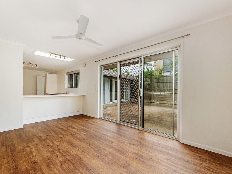 16 CARRABEAN AVENUE, Ashmore QLD 4214