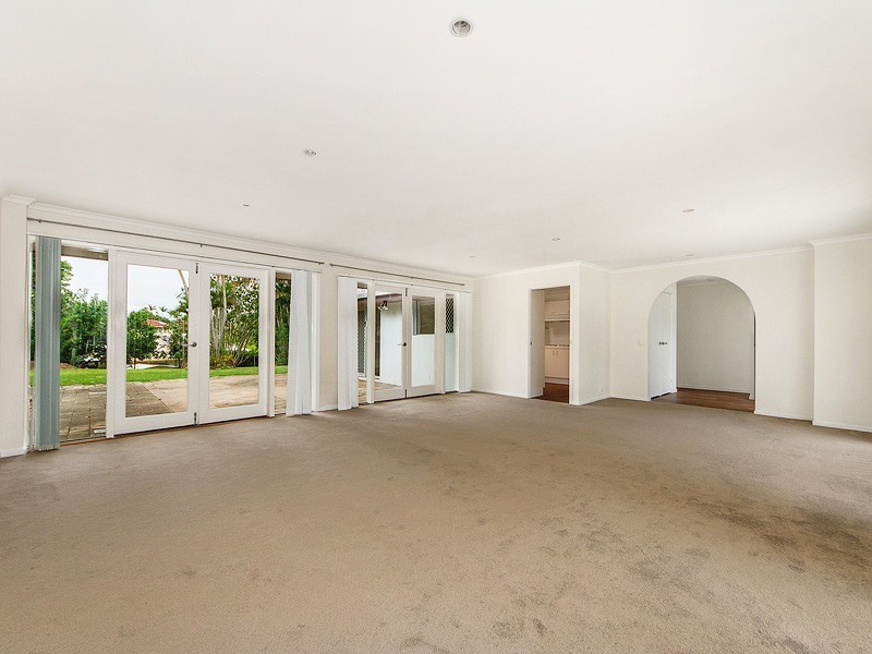 16 CARRABEAN AVENUE, Ashmore QLD 4214