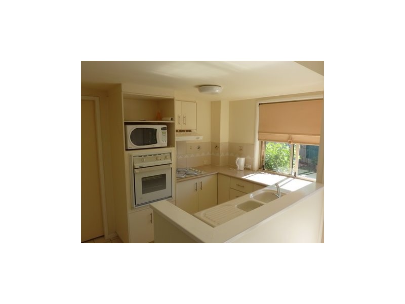 u80 / 75 Brown, Labrador QLD 4215