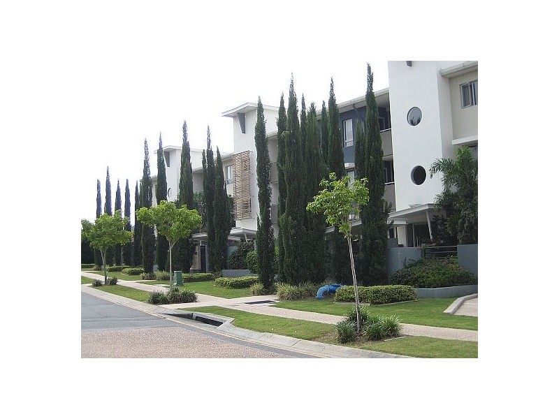 2/11 Promenade Avenue, Robina QLD 4226