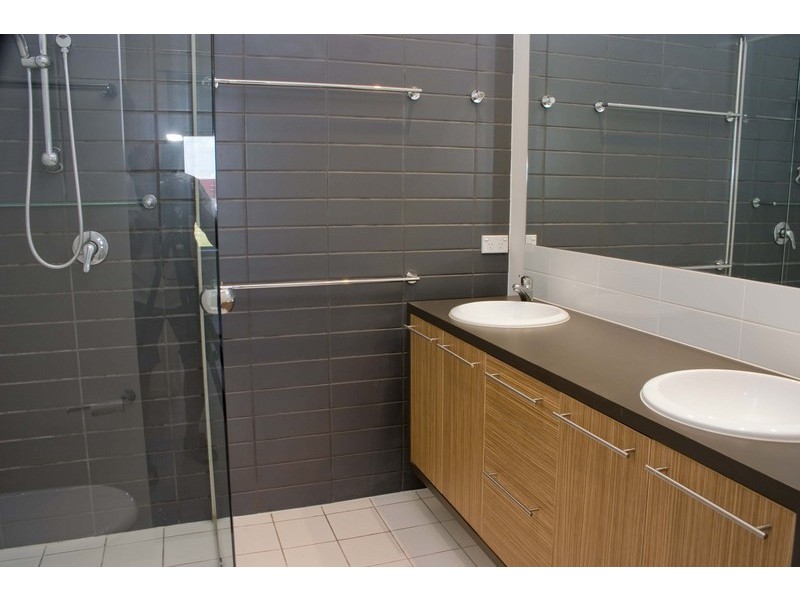 2/11 Promenade Avenue, Robina QLD 4226