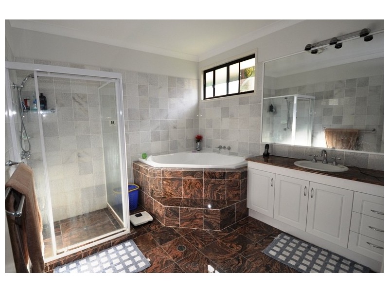 7 Normanby St, Indooroopilly QLD 4068