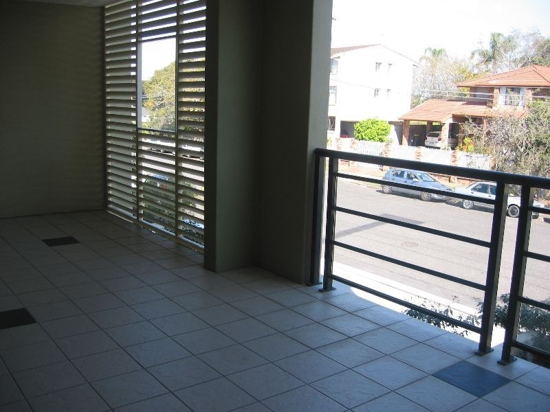 19/11 Grosvenor Road, Indooroopilly QLD 4068