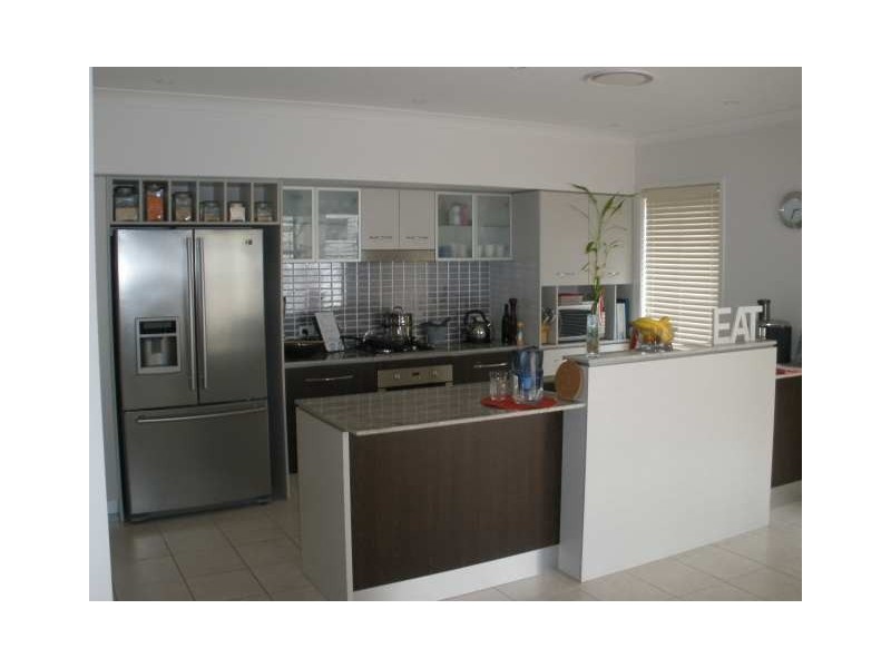 61 Greenway Circuit, Mount Ommaney QLD 4074