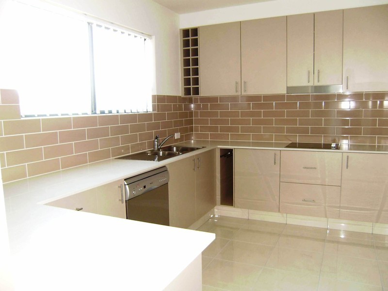 H2/2 Acacia Crt, Robina QLD 4226