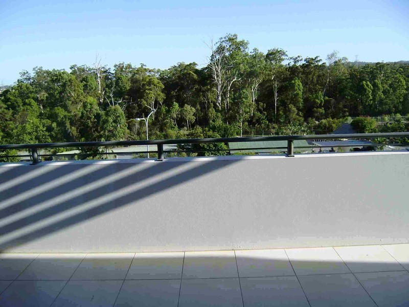 H2/2 Acacia Crt, Robina QLD 4226