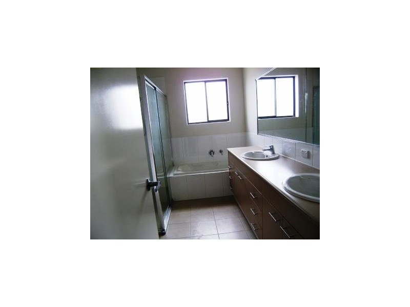 H2/2 Acacia Crt, Robina QLD 4226