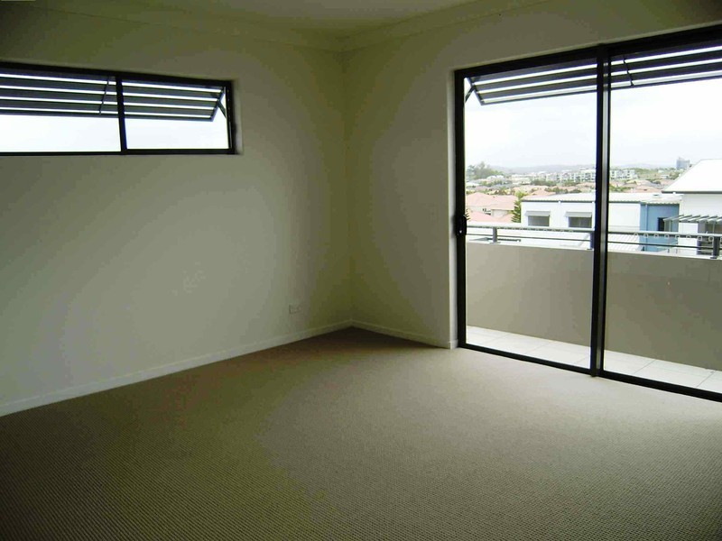 H2/2 Acacia Crt, Robina QLD 4226