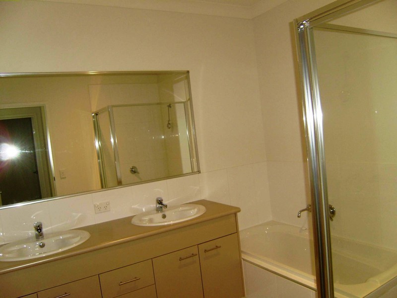 H2/2 Acacia Crt, Robina QLD 4226