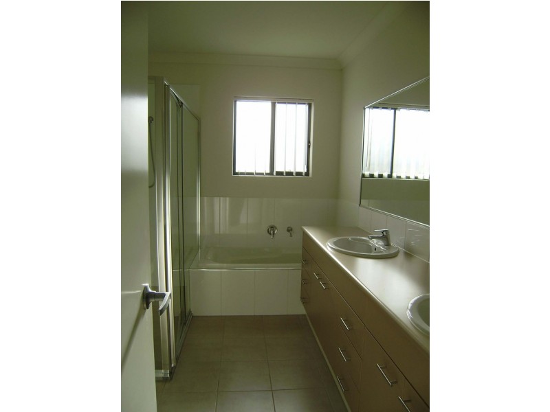 H2/2 Acacia Crt, Robina QLD 4226