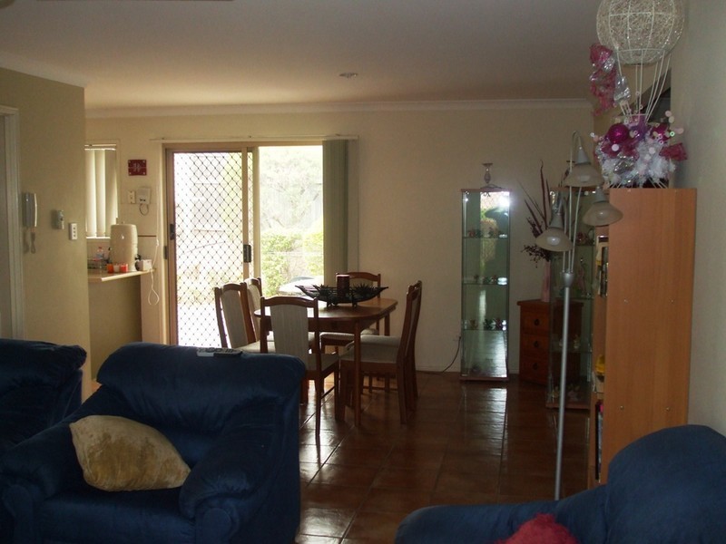 10 / 25 Buckingham Place, Eight Mile Plains QLD 4113