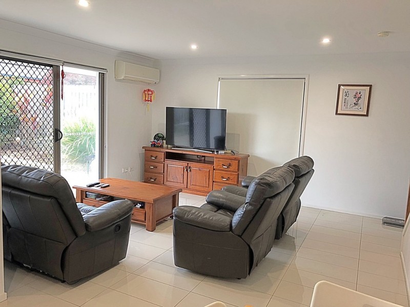 30 Girraween Crescent, Parkinson QLD 4115