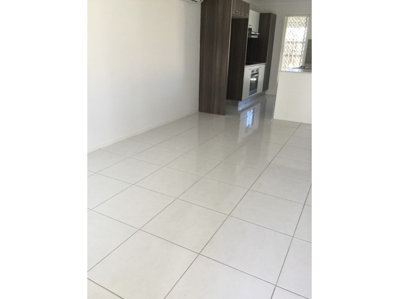 1/75 Gordon Rd, Redland Bay QLD 4165