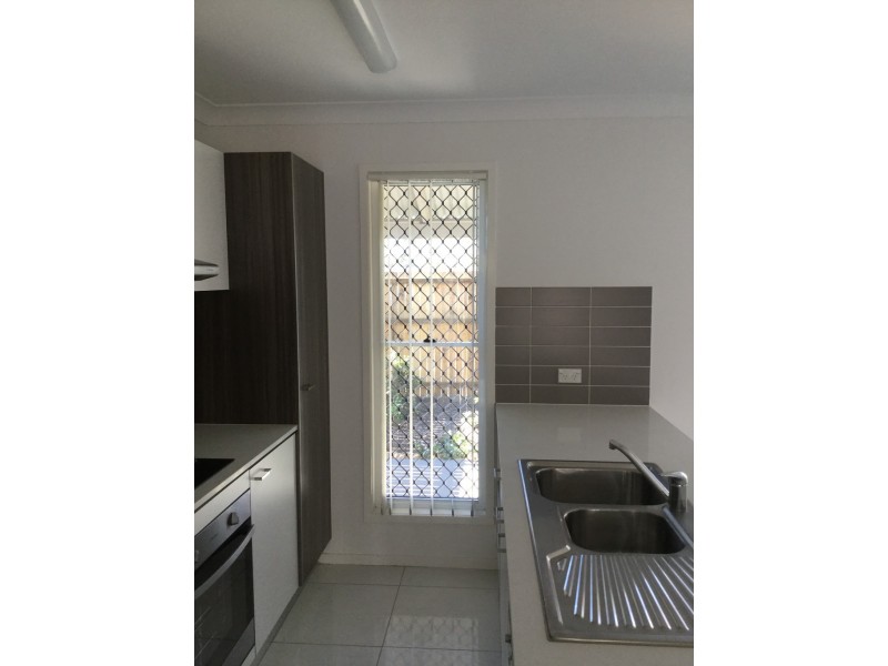 1/75 Gordon Rd, Redland Bay QLD 4165