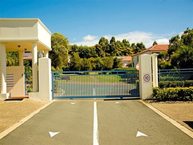 10/2 Studio Drive, Pacific Pines QLD 4211