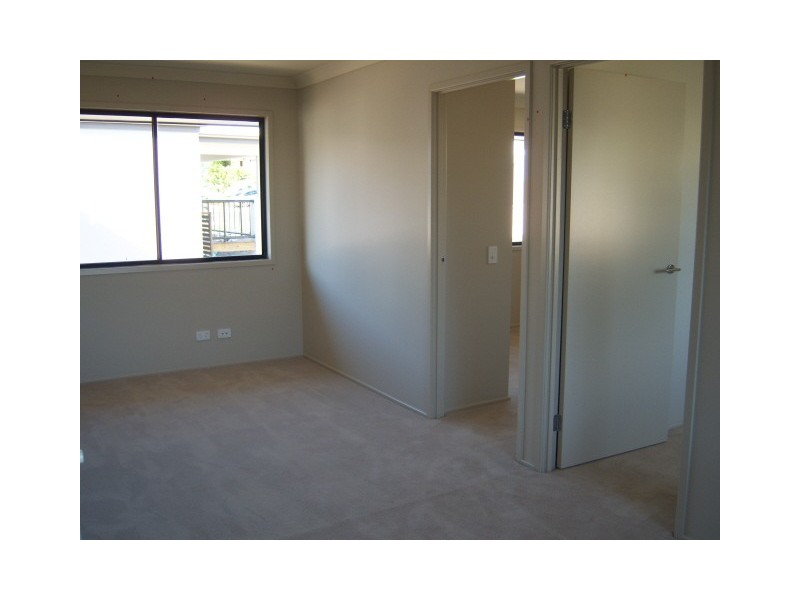 17 Lachlan Drive, Wakerley QLD 4154