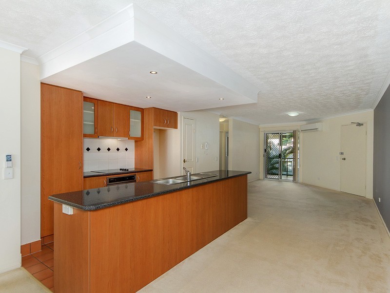 8 7 JOHNSTON STREET, Southport QLD 4215