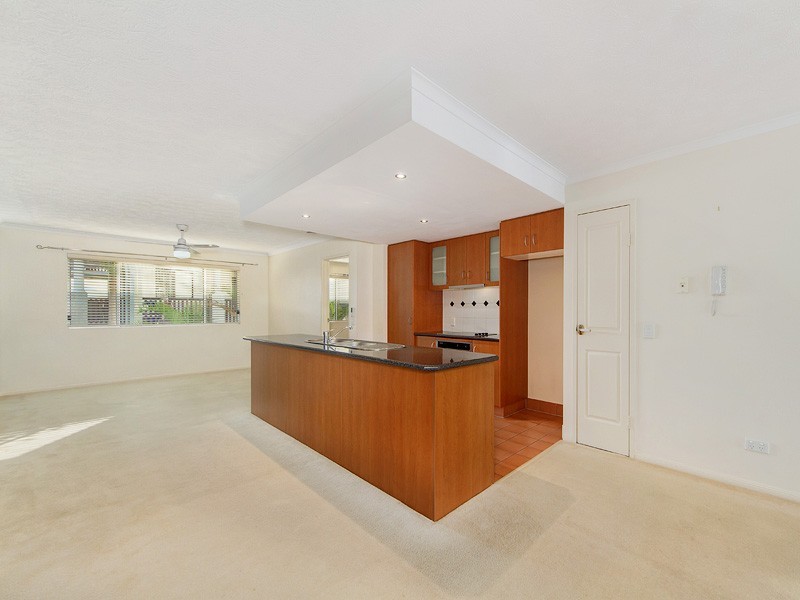 8 7 JOHNSTON STREET, Southport QLD 4215