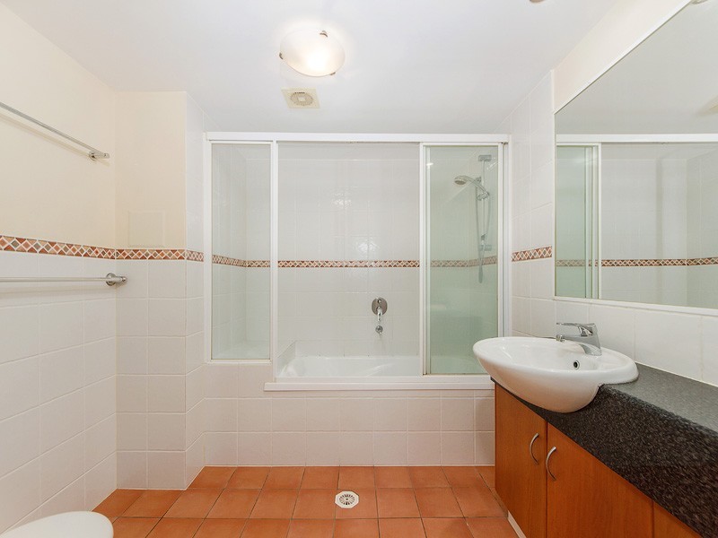 8 7 JOHNSTON STREET, Southport QLD 4215