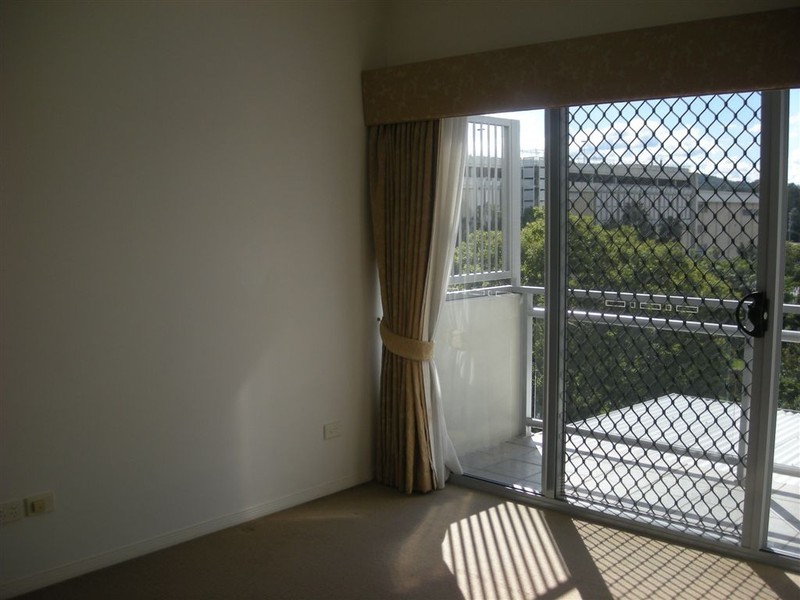 42/28 Belgrave Road, Indooroopilly QLD 4068