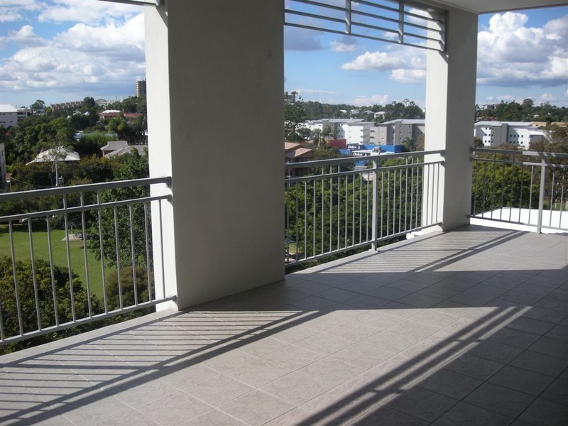 42/28 Belgrave Road, Indooroopilly QLD 4068