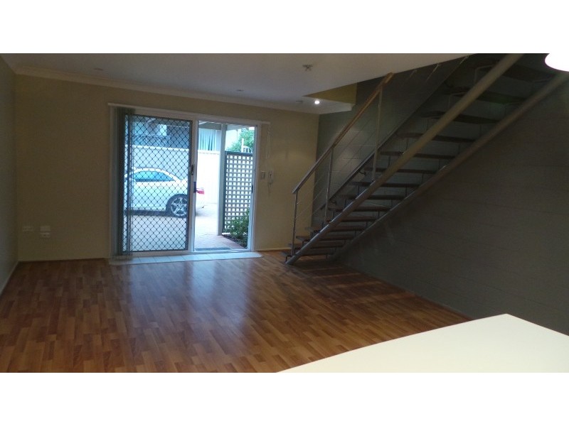 3 79 BAYVIEW STREET, Runaway Bay QLD 4216