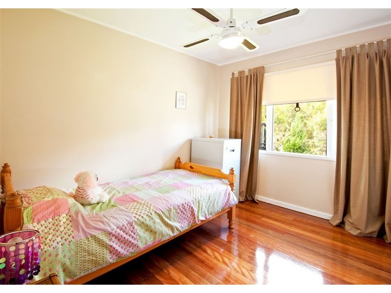 18 Dumbarton Drive, Kenmore QLD 4069