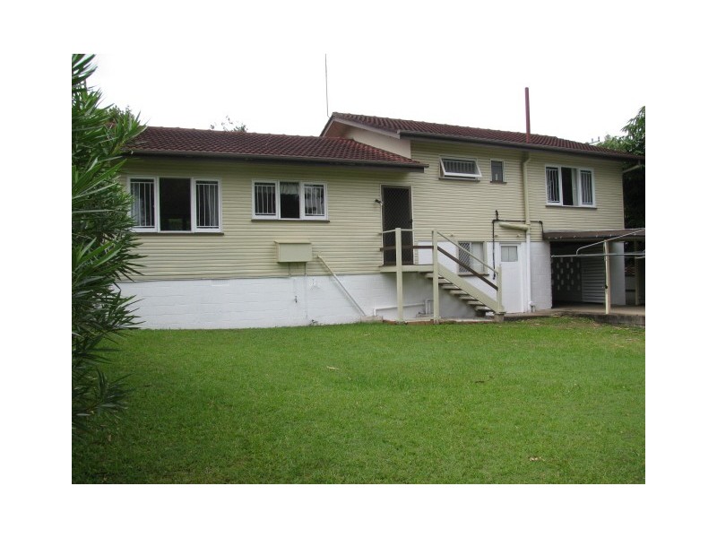 18 Dumbarton Drive, Kenmore QLD 4069