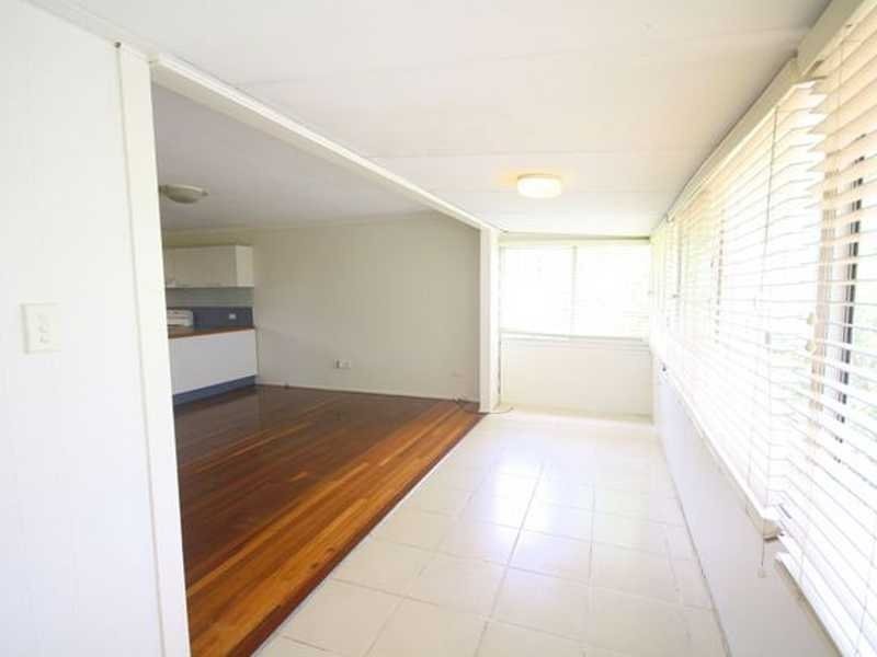 12 Hawkins, Springwood QLD 4127