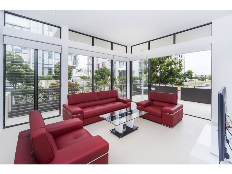 22 RIVER VISTA WAY, Paradise Point QLD 4216