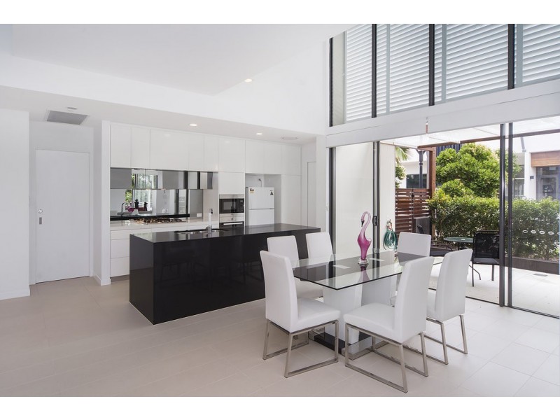 22 RIVER VISTA WAY, Paradise Point QLD 4216