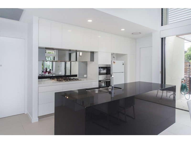 22 RIVER VISTA WAY, Paradise Point QLD 4216