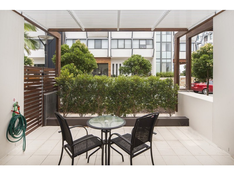 22 RIVER VISTA WAY, Paradise Point QLD 4216