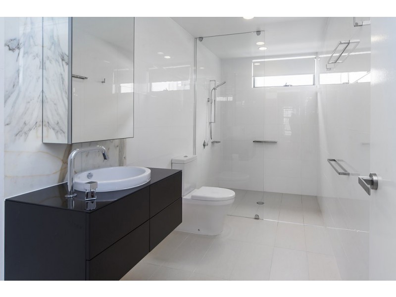 22 RIVER VISTA WAY, Paradise Point QLD 4216