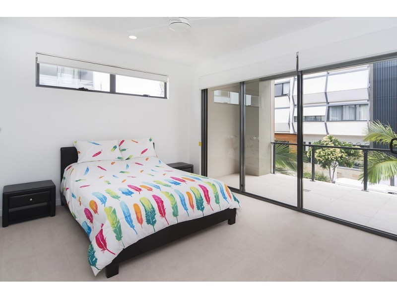 22 RIVER VISTA WAY, Paradise Point QLD 4216