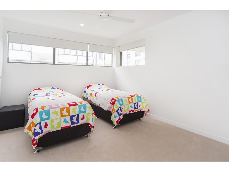 22 RIVER VISTA WAY, Paradise Point QLD 4216