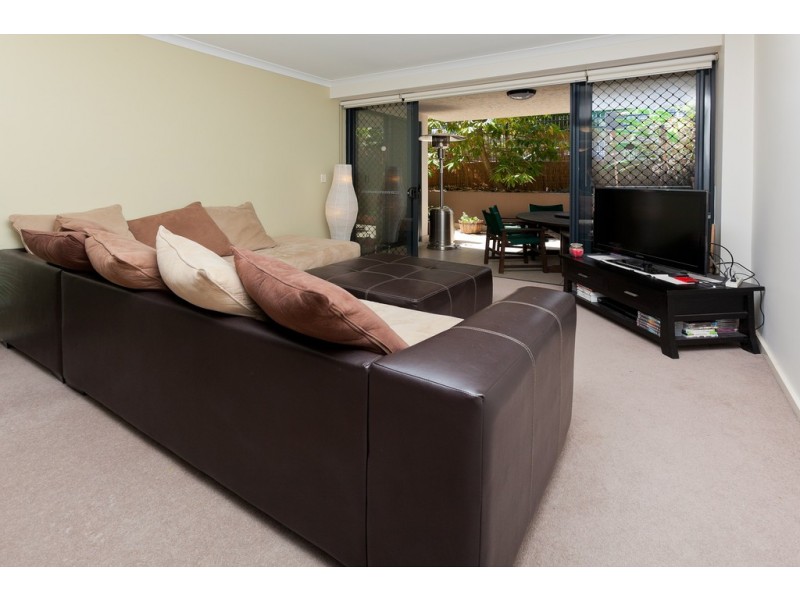 38 Brougham St, Fairfield QLD 4103