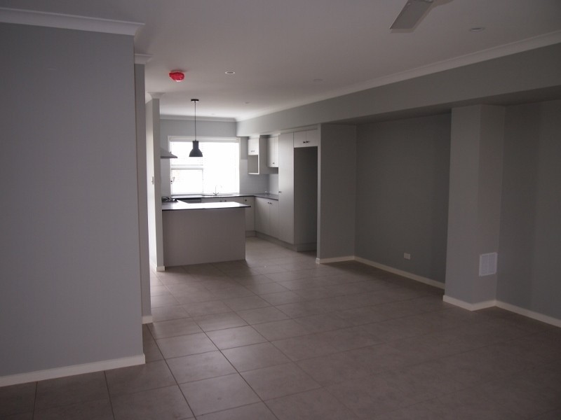 2/6 Mint Crescent, Griffin QLD 4503