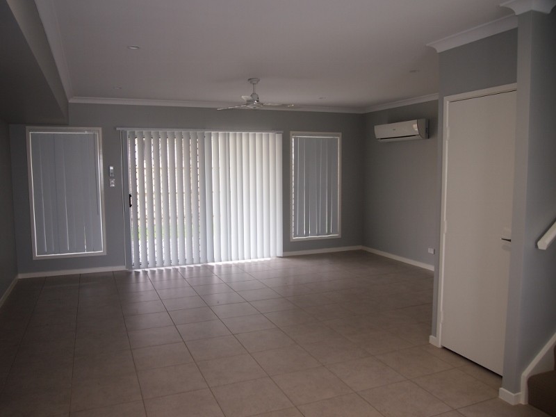 2/6 Mint Crescent, Griffin QLD 4503