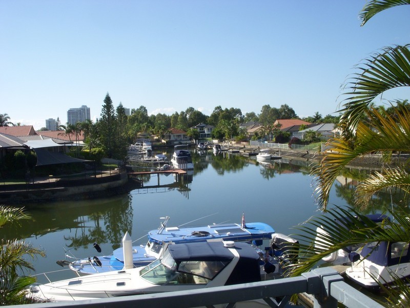 17/82-86 Limetree Parade, Runaway Bay QLD 4216