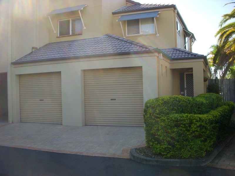 17/82-86 Limetree Parade, Runaway Bay QLD 4216