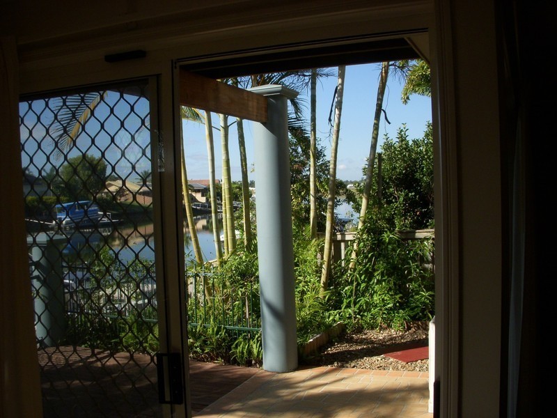 17/82-86 Limetree Parade, Runaway Bay QLD 4216