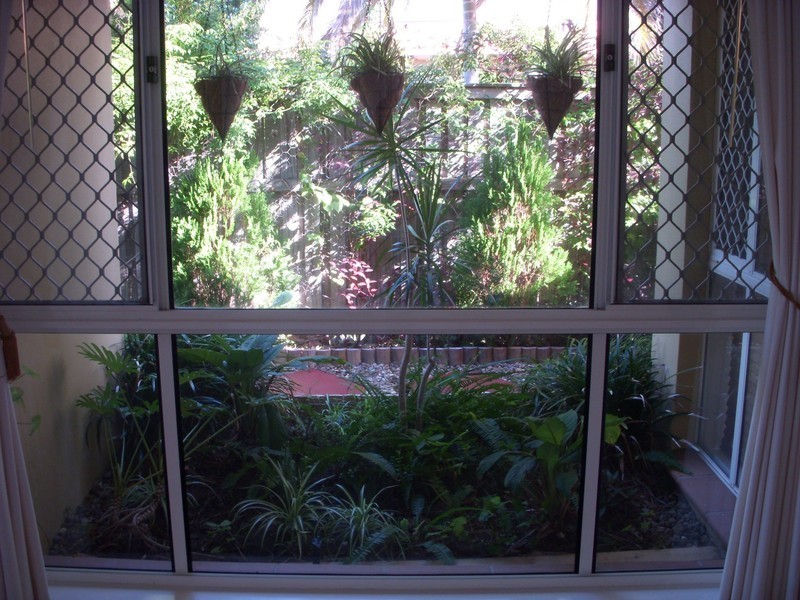 17/82-86 Limetree Parade, Runaway Bay QLD 4216