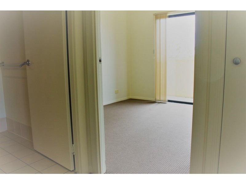 28 11 Grosvenor Road, Indooroopilly QLD 4068