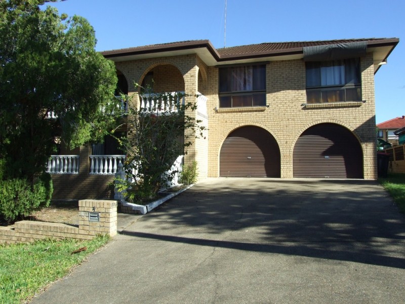 4 BLAIRGOWRIE STREET, Macgregor QLD 4109