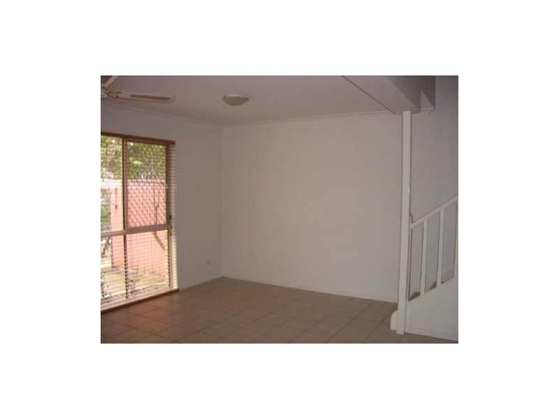 2 / 10 Bourton Rd, Merrimac QLD 4226